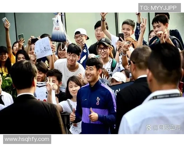 当初暗恋的他如今已是绿茵场上的耀眼足球明星